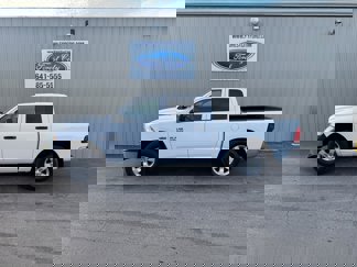 Used 2014 RAM 1500 4x4 Crew Cab w/ Exterior Appearance Group image 1
