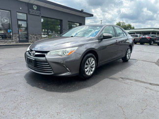 Used 2016 Toyota Camry LE image 1
