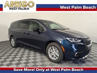 New 2025 Chrysler Pacifica Select image 1