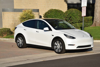 Used 2021 Tesla Model Y Long Range image 1