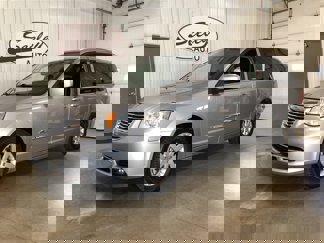 Used 2016 Chrysler Town & Country Touring image 1