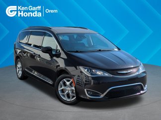 Used 2017 Chrysler Pacifica Touring-L w/ Tire & Wheel Group image 1
