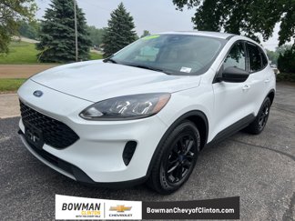 Used 2022 Ford Escape SE image 1
