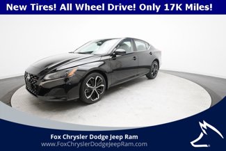 Used 2023 Nissan Altima 2.5 SR image 1