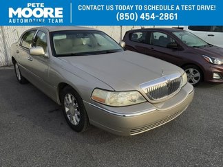 Used 2009 Lincoln Town Car Signature Limited image 1