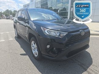 Used 2020 Toyota RAV4 XLE image 1