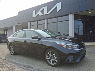 Certified 2023 Kia Forte LXS image 1