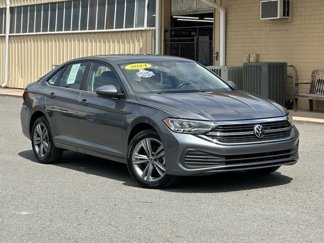 Used 2024 Volkswagen Jetta SE image 1
