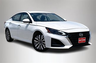Used 2023 Nissan Altima 2.5 SV image 1