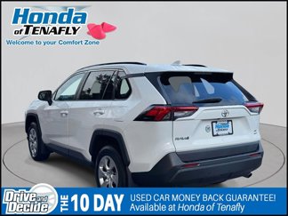 Used 2020 Toyota RAV4 LE image 1