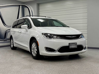 Used 2020 Chrysler Pacifica Touring-L image 1