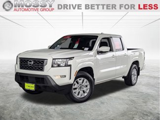 Used 2022 Nissan Frontier SV image 1