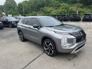 Used 2022 Mitsubishi Outlander SE image 1