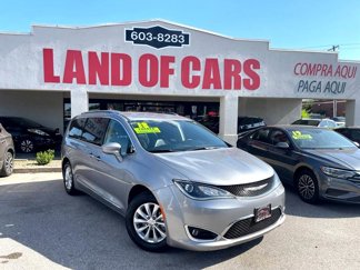 Used 2018 Chrysler Pacifica Touring-L image 1