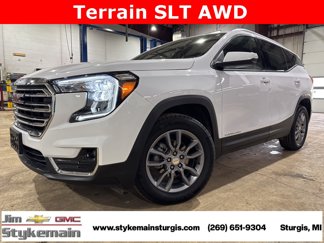 Used 2024 GMC Terrain SLT image 1