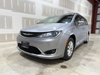 Used 2019 Chrysler Pacifica Touring-L image 1