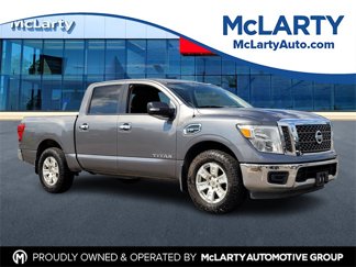 Used 2017 Nissan Titan SV image 1