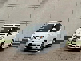 Used 2016 Toyota Sienna LE image 1