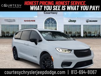 New 2025 Chrysler Pacifica Select image 1