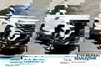 Certified 2024 Volkswagen Taos SEL image 1