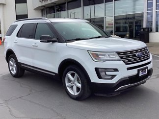 Used 2017 Ford Explorer XLT image 1