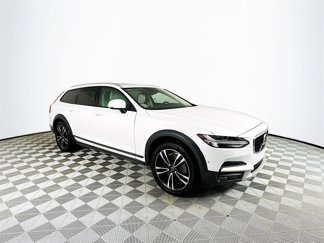 Used 2019 Volvo V90 T5 Cross Country image 1