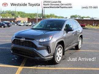 Used 2022 Toyota RAV4 LE image 1