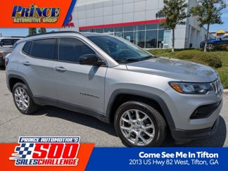 Used 2022 Jeep Compass Latitude image 1