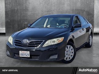 Used 2011 Toyota Camry LE image 1