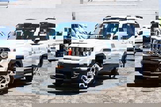Used 2017 Jeep Renegade Latitude image 1
