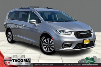 Used 2021 Chrysler Pacifica Touring-L image 1