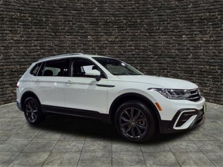 Used 2022 Volkswagen Tiguan SE image 1