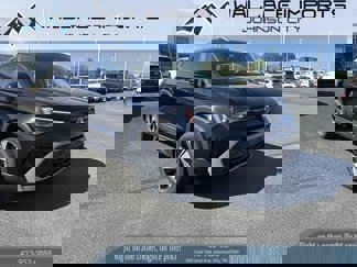 New 2025 Volkswagen Taos SE image 1