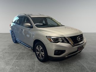 Used 2020 Nissan Pathfinder SV image 1