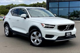 Used 2020 Volvo XC40 T4 Momentum image 1
