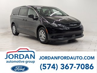 Used 2022 Chrysler Voyager LX image 1