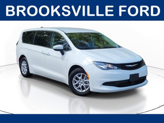 Used 2023 Chrysler Voyager LX image 1