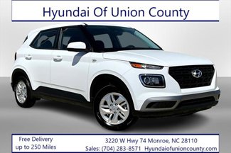 New 2025 Hyundai Venue SE image 1