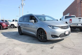 Used 2019 Chrysler Pacifica Limited w/ Advanced Safetytec Group image 1