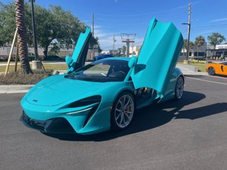 Used 2023 McLaren Artura image 1