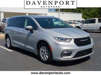 Used 2023 Chrysler Pacifica Touring-L image 1