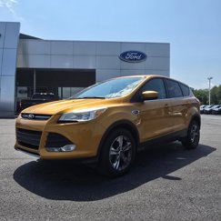 Used 2016 Ford Escape SE w/ SE Cold Weather Package image 1