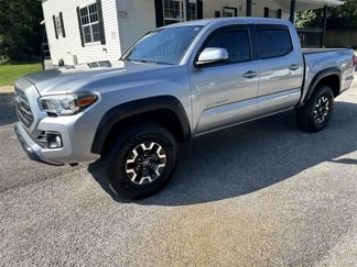 Used 2017 Toyota Tacoma TRD Off-Road w/ Tow Package image 1