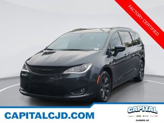 Certified 2020 Chrysler Pacifica Touring-L w/ S Appearance Package image 1