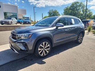 Certified 2022 Volkswagen Taos SE image 1