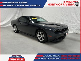 Used 2017 Dodge Challenger SXT image 1