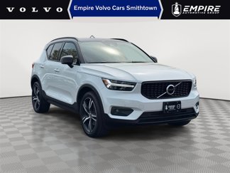 Used 2020 Volvo XC40 T5 R-Design image 1