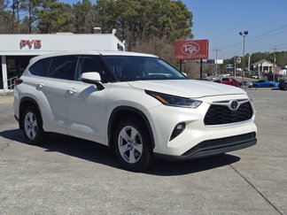 Used 2021 Toyota Highlander LE image 1