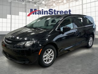 Used 2022 Chrysler Voyager LX image 1