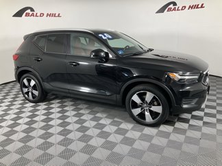 Used 2020 Volvo XC40 T5 Momentum w/ Premium Package image 1